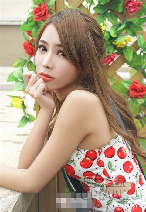 离婚女人生理需要怎么解决 口述:被家里狗后面上 狗的好大拿不出来