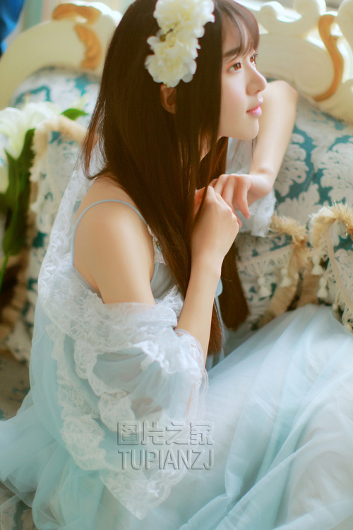 情感口述:领导带我出差晚上那个了 酒店里他抱我时还用下面顶我