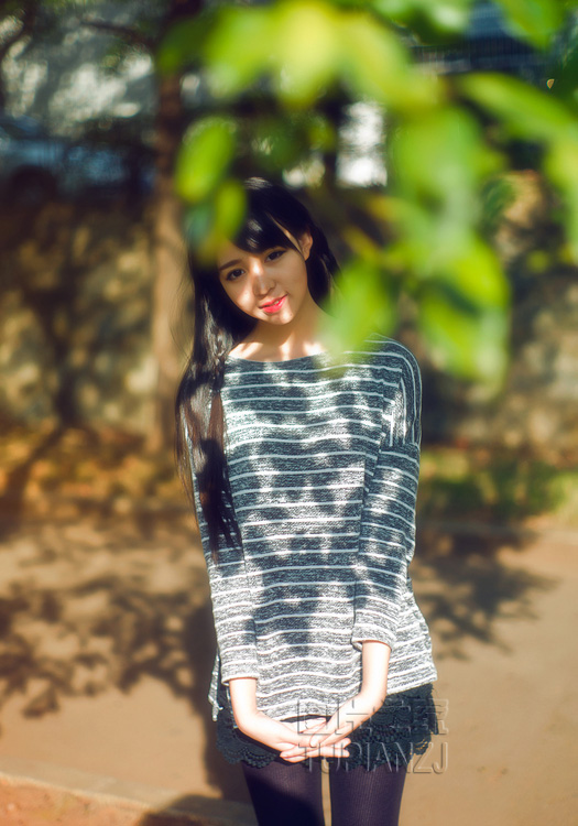 十月蛇胎在浴室做:衣服慢慢拉起来