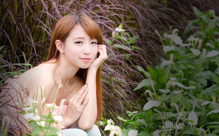 半夜看闺蜜和男朋友做 口述:闺蜜勾引老公 被他压在洗手台从后面用力