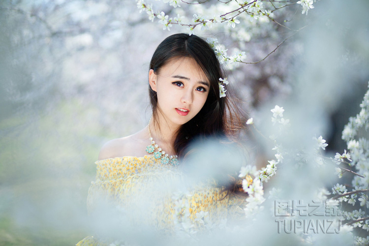 白富美老婆竟然和快递员偷情 宝贝把腿打开给我