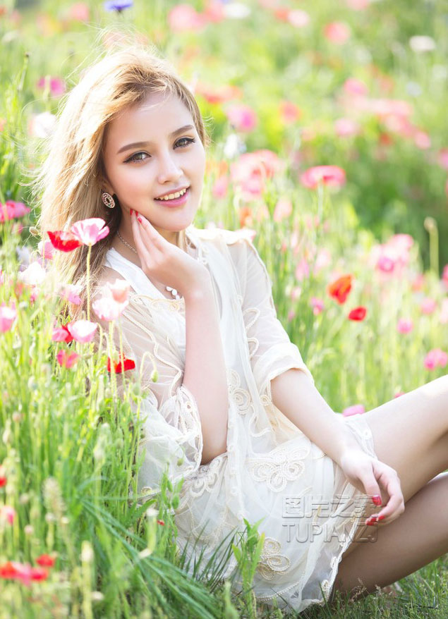 他挺进了她的下面:地铁里无意的触碰有反应了