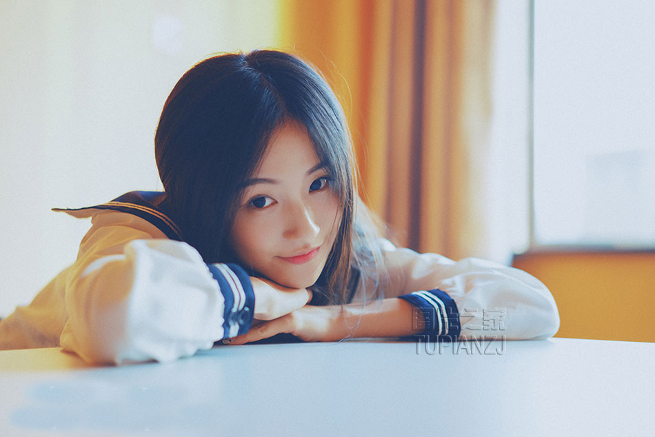 蹦迪被蹭进去了:翁公在厨房和我猛烈撞击