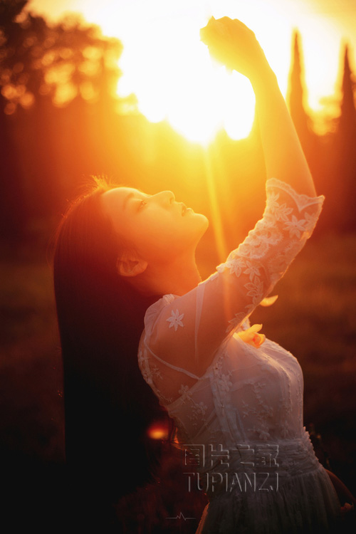 老公一起睡了我和闺蜜 和闺蜜共同服侍老公太疯狂