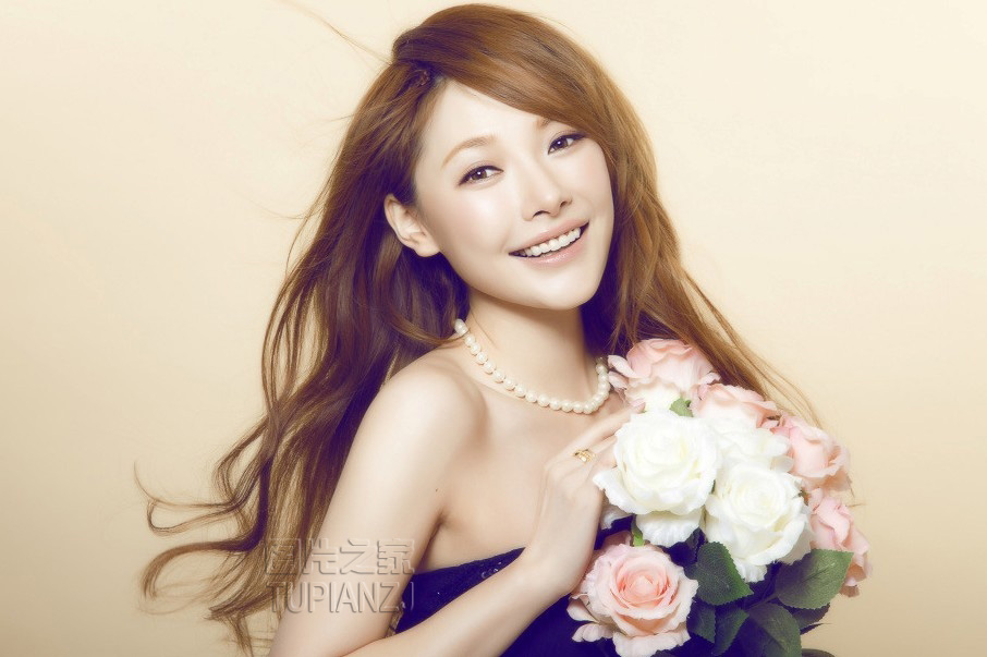 口述:分手后爱上漂亮的风流女邻居 我按着她的腰疯狂的撞击闷哼