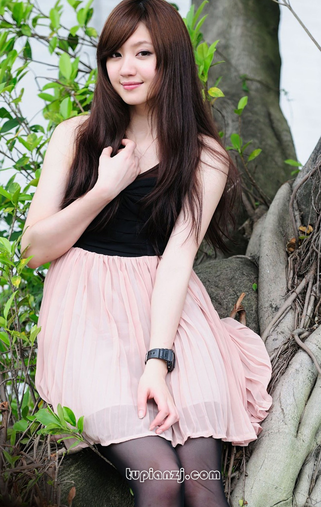 动态图解锁情侣在床上的n种姿势 女人喊疼男人越猛烈视频