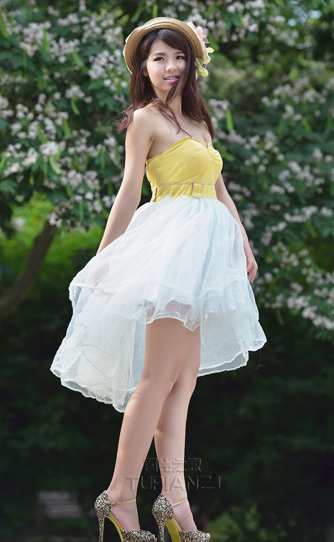 老板在办公室玩我故事 口述:老板在办公室硬上我 趴在办桌上从后面进