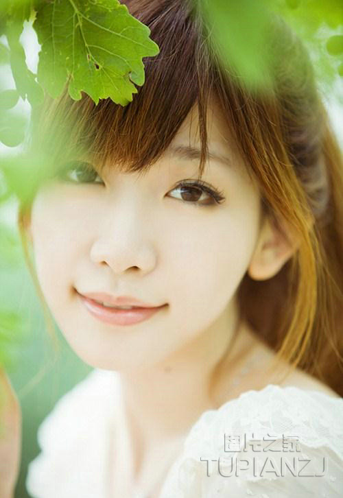 接吻电梯上脱:你的身体还是这么紧