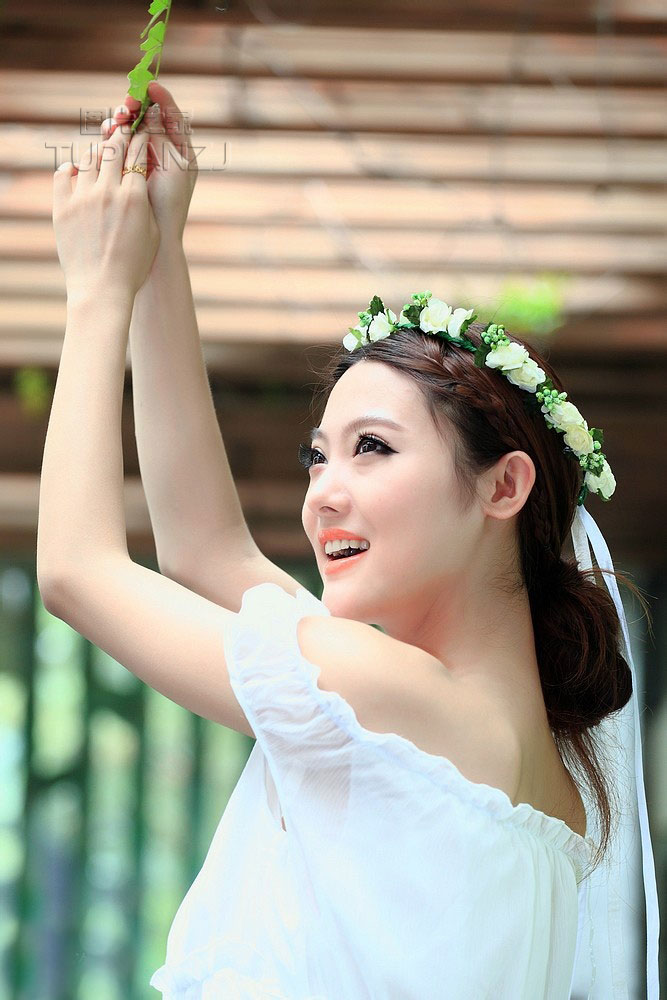 女朋友一碰就湿说明什么 口述:和男票看电影的时候一直摸 让我很难受