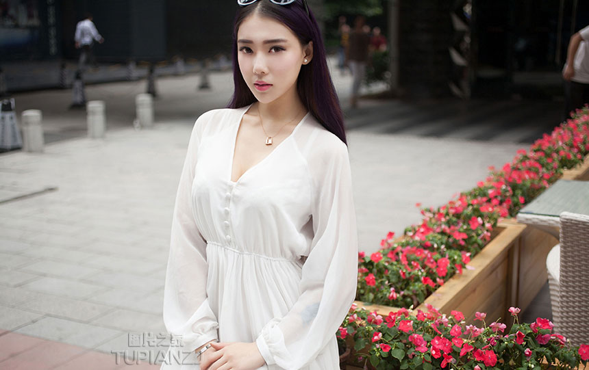 闺蜜互扣下体 我让闺蜜帮我舔 闺蜜搂我睡觉手到处摸