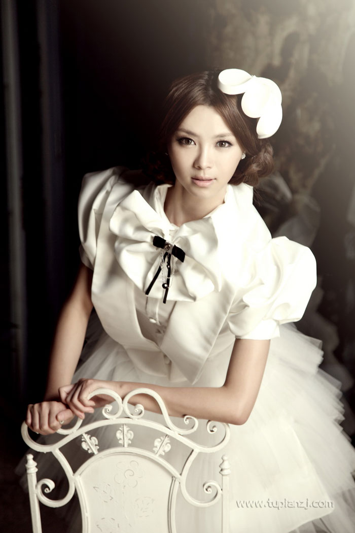 领导经常叫我去办公室 口述:老板强行要了我 让我趴在办桌上从后面进